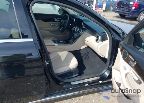 2018 Mercedes-Benz C 300 z USA, uszkodzony, nr VIN WDDWF4JB7JR418588